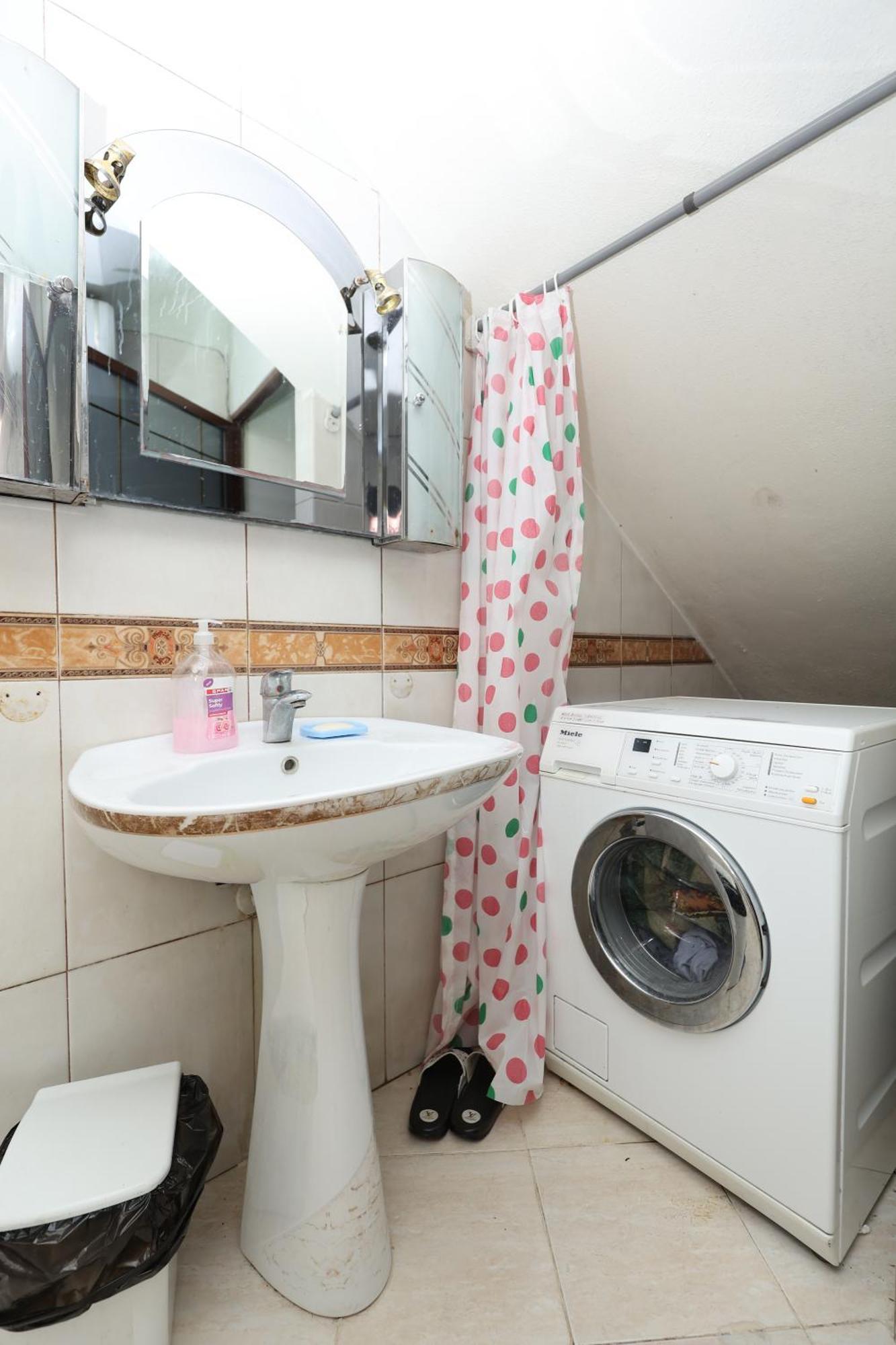 Hostel Osho 티라나 외부 사진